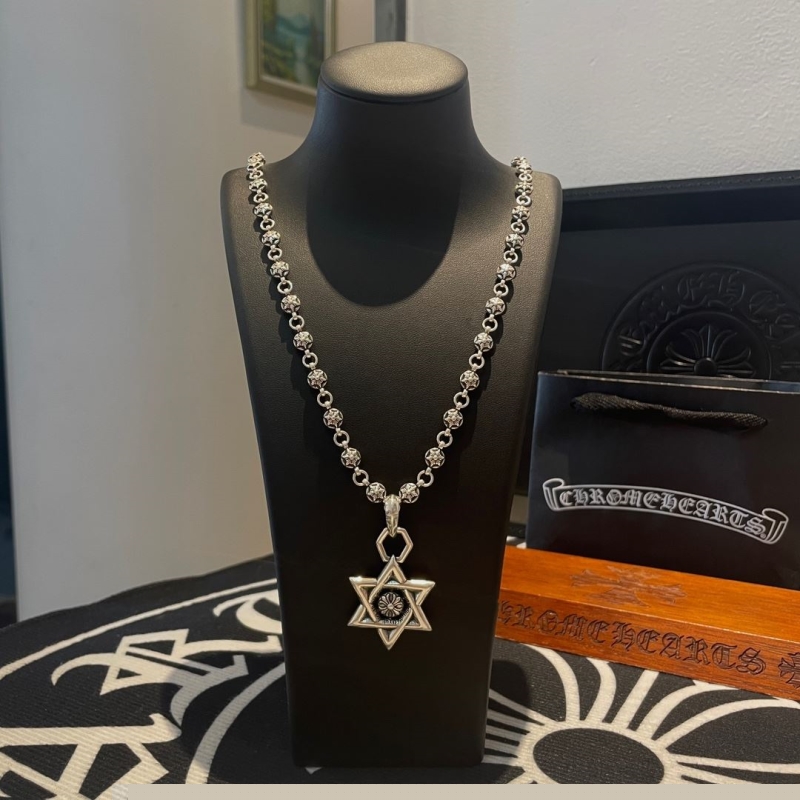 Ch**me He**ts necklaces
